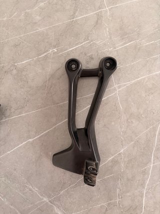 Soporte Posapié Trasero Derecho Yamaha Tracer 7