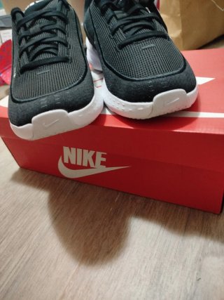 Zapatillas Nike Talla 42.5 Negras y Blancas