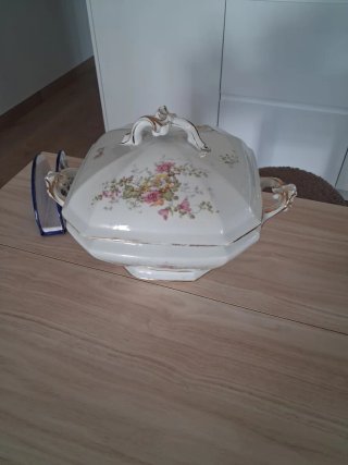 Sopera porcelana finales S. XIX floral