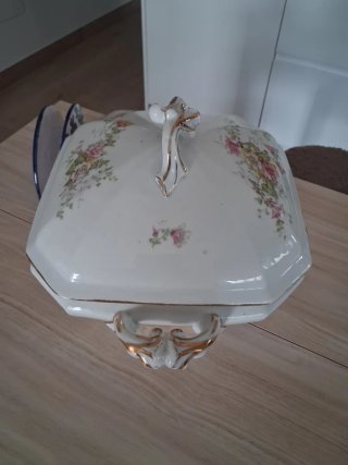 Sopera porcelana finales S. XIX floral
