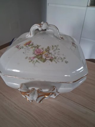 Sopera porcelana finales S. XIX floral