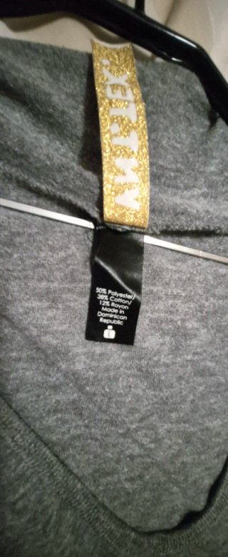 Camiseta VNT.TEX gris con capucha