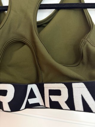 Top deportivo Under Armour verde talla M