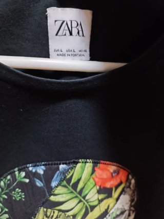 Camiseta ZARA calavera multicolor manga corta