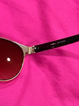 Gafas de sol doradas y marrones