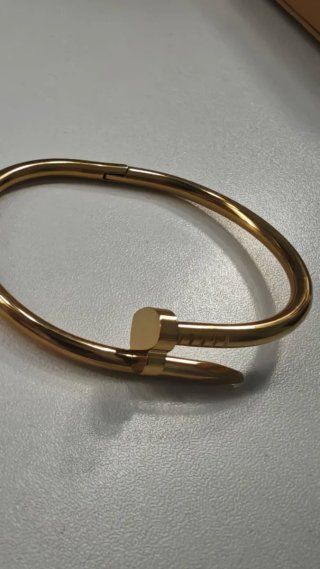 Pulsera inspiración clavo.