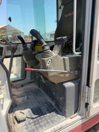 Takeuchi TB145 con cazos
