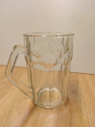 Caraffa in vetro trasparente