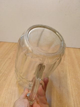 Caraffa in vetro trasparente