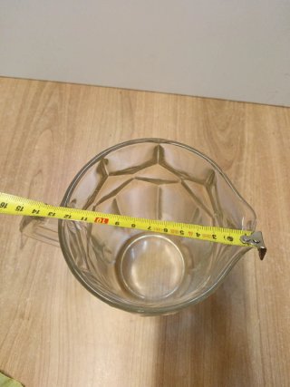 Caraffa in vetro trasparente
