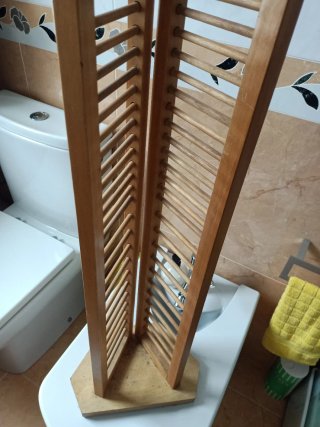 Mueble para CDs de madera