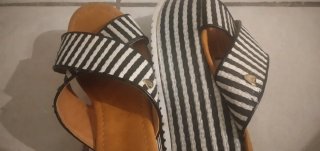 Ciabatte zeppa righe bianche e nere