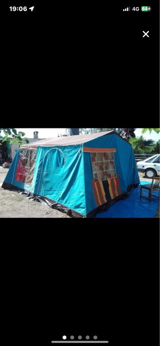 Tienda de campaña grande azul