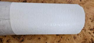 Rollo de papel blanco con textura