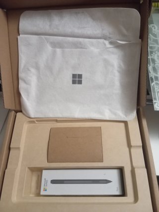 Microsoft Surface Go 3 - i3 8gb RAM 256 GB