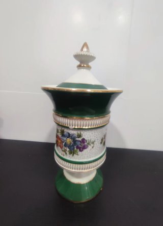 Tibor de porcelana con tapa