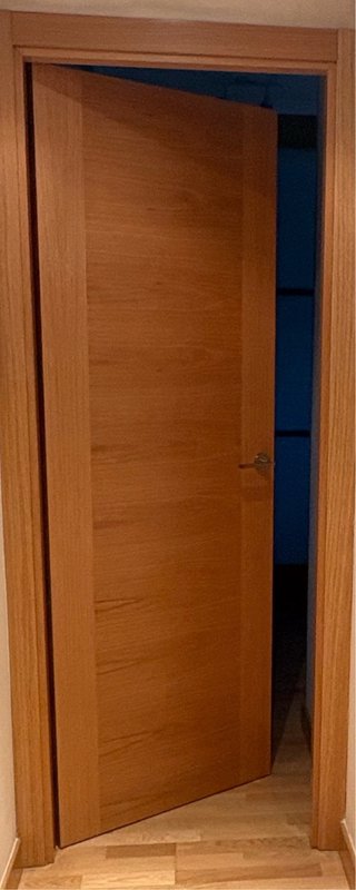 Puerta de madera, varias medidas y con cristalera.