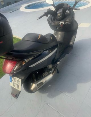 Sym GTS 125 EVO Maxi Scooter Negra