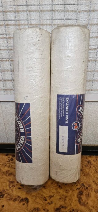 Rollo de papel blanco texturizado