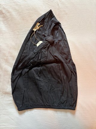 Top asimétrico nudo negro talla S