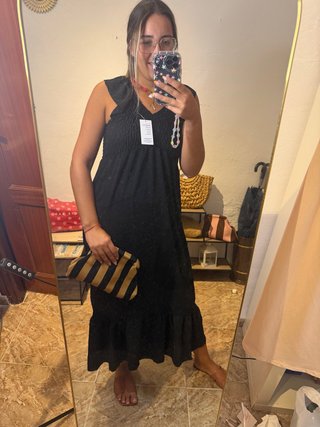 Vestido negro largo con volantes