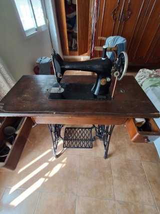 Máquina de coser Singer antigua
