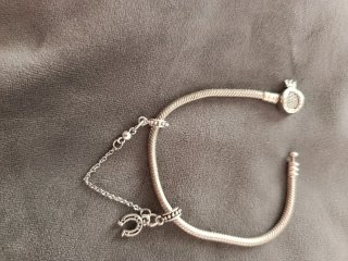 Catenina sicurezza Pandora con charms