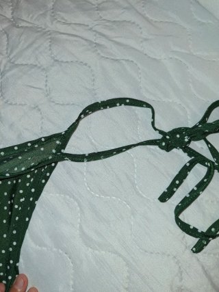 Mono peto verde con lunares blancos M regulable