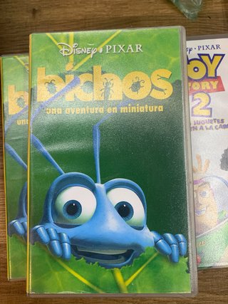 VHS Toy Story 2 (Español) y Bichos