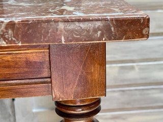 MESA AUXILIAR CON MÁRMOL
