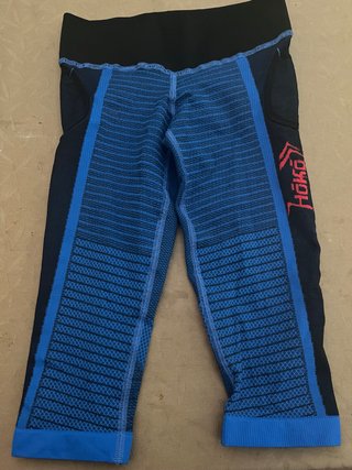 Mallas Hoko azules y negras.
