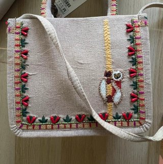 Bolso Zara bordado con animal y palmeras