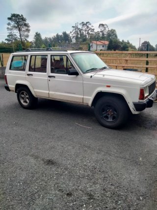 Jeep Cherokee 2500 gasolina