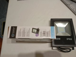Proyector LED HomePluss 20W IP65