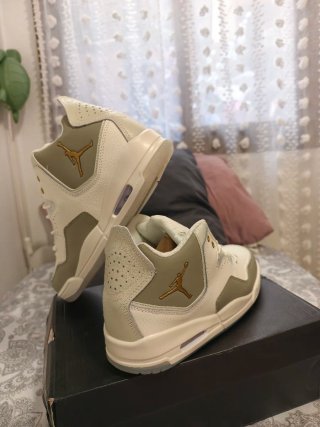 Zapatillas Jordan Talla 44 Blanco y Verde Oliva