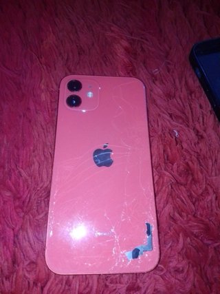 iPhone 12 100% in rosso