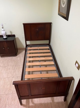 Cama de madera con somier