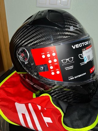 Casco LS2 Vector 2 Carbon Brillante Talla XXL