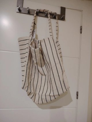 Bolso de tela a rayas beige y negro