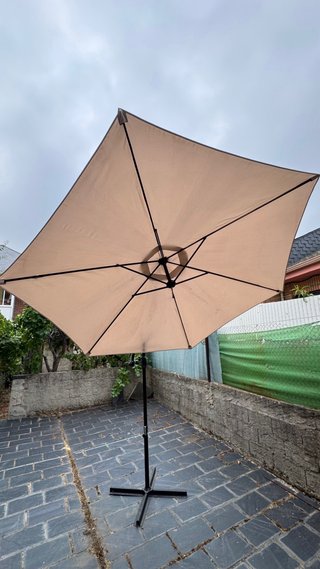 Sombrilla de jardín marrón y gris