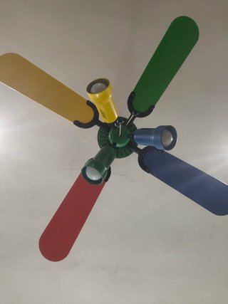 Ventilador de techo multicolor