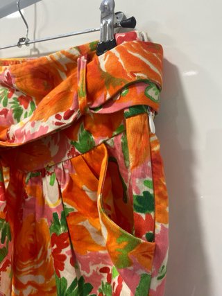 Falda floral naranja y rosa