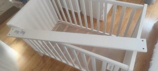Cuna de bebé modelo sundvik de Ikea con colchon