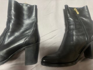2 pares botines Cuplé negros talla 39