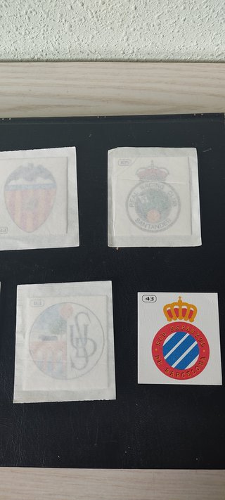 Lote 8 cromos escudos fútbol Liga 98-99 nuevos