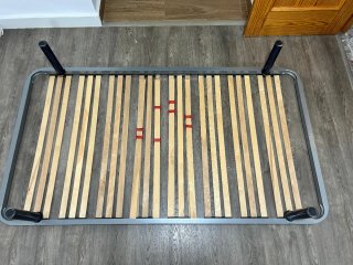 Somier metálico con láminas de madera