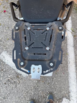 Top Case y Soporte Honda Forza 750 no original.