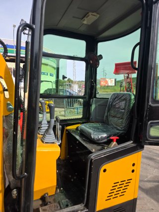 Miniexcavadora JPC HT12 con cabina