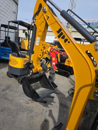 Miniexcavadora JPC HT12 con cabina