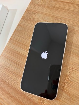 iPhone 14 Blanco + cable + fundas